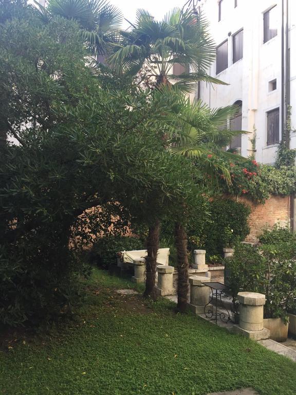 In A Lovely Garden Biennale Flat Венеция Экстерьер фото